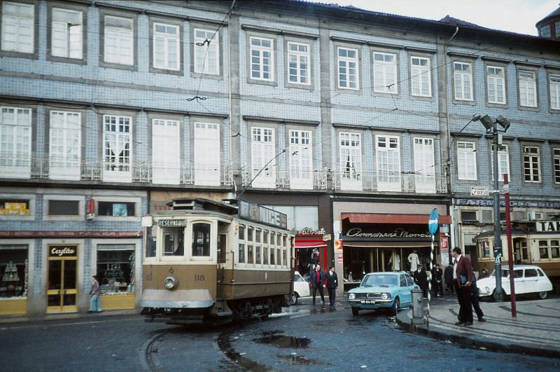 STCP 118, a 1909 United Electric Car Company of Preston 4-wheel tram on private tour at Praca de Carlos Alberto on 7 March 1976