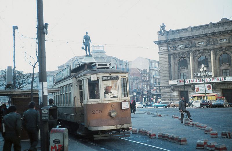 STCP 200, a 1940 Brill 28 type 4-wheel tram at Batalha terminus about to return to Boavista depot on 5 March 1976