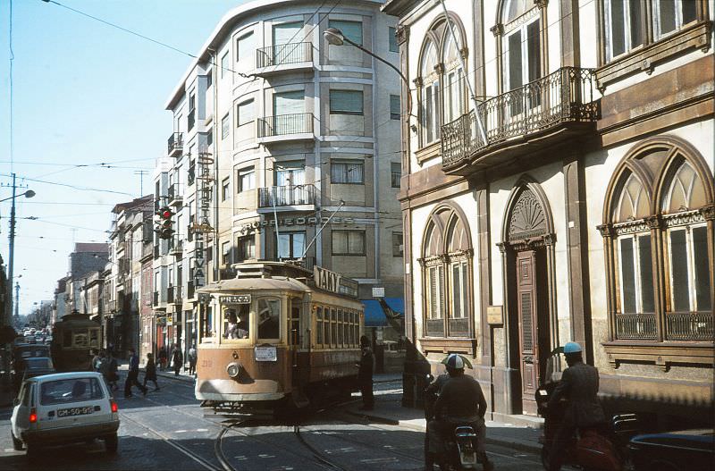 STCP 219, a 1939 Brill 28 type semi convertible 4-wheel tram at Carvalhosa on 5 March 1976