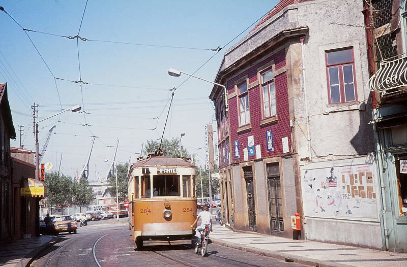 STCP 284, a 1929 Ateliers de Construction de Familleureux Belgian built bogie tram at Matosinhos on line 1 from Intante on 6 September 1976