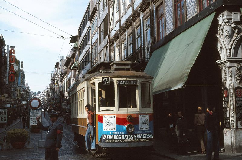 STCP 193, a 1932 Brill 28 type semi convertible 4-wheel tram on the pedestrianised Rua de Santa Catarina to Amial on 27 April 1977