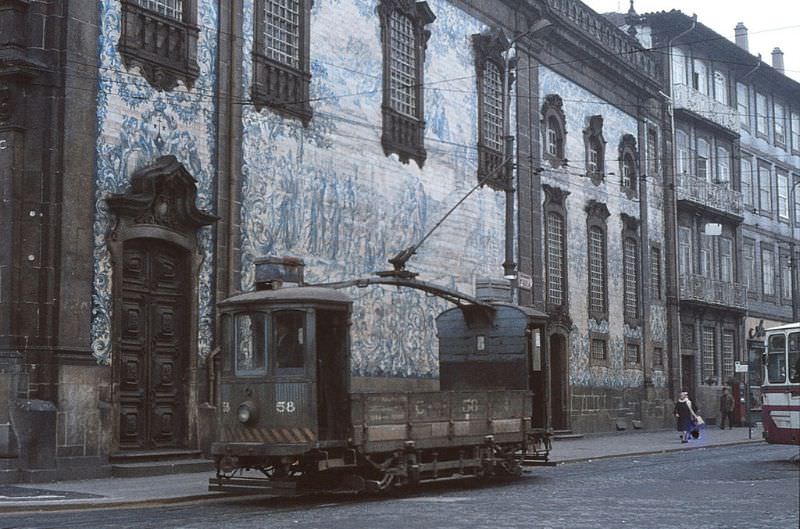 STCP Zorra 58, a former coal freight tram on works duties on Praca Carlos Alberto passing the Igreja das Carmelitas at Carmo on 27 April 1977