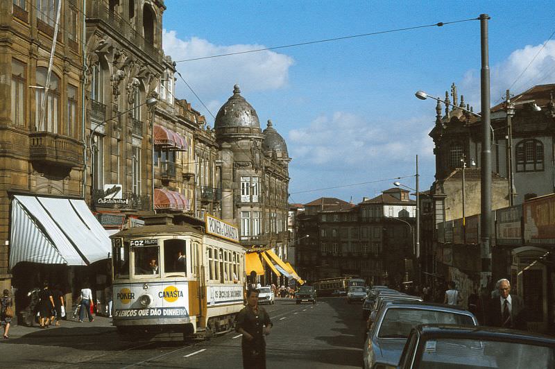 STCP 131 on Rua das Carmalitas operating line 18 to Foz via Palacio on 6 September 1978