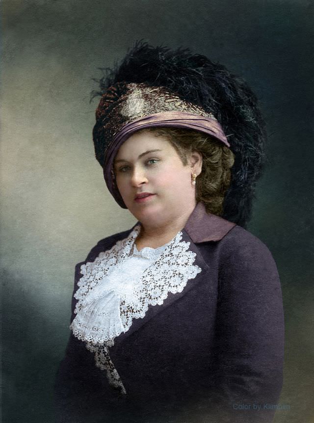 A fashionable Russian lady, 1904 -1907