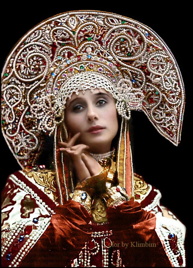 Anna Pavlova in Russian costume, 1911