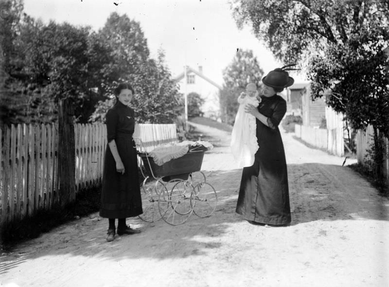 Taking a stroll, Teigen, Førde