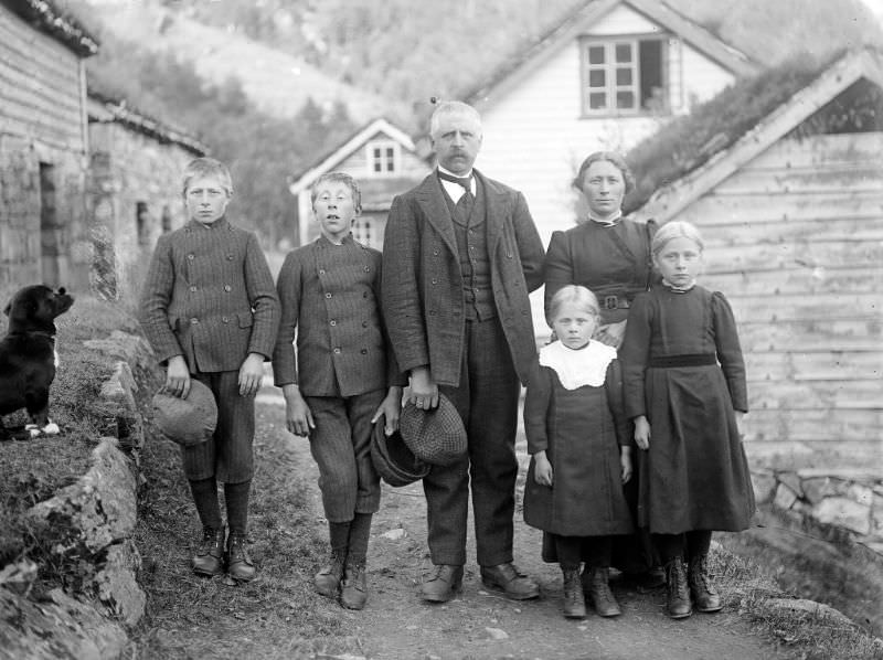 The Fossen family photographed at their farm Fossen, farm number 19 in the municipality of Førde