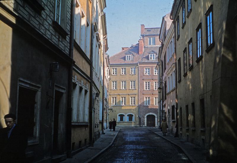 Old Town, Krzywe Koło Street to the east