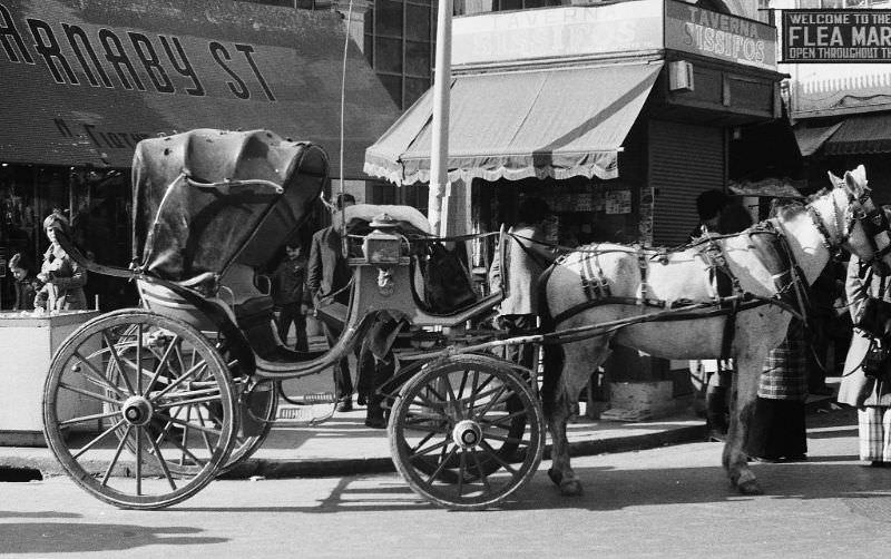 Stunning Vintage Photos Show What Athens Looked Like in the 1970s