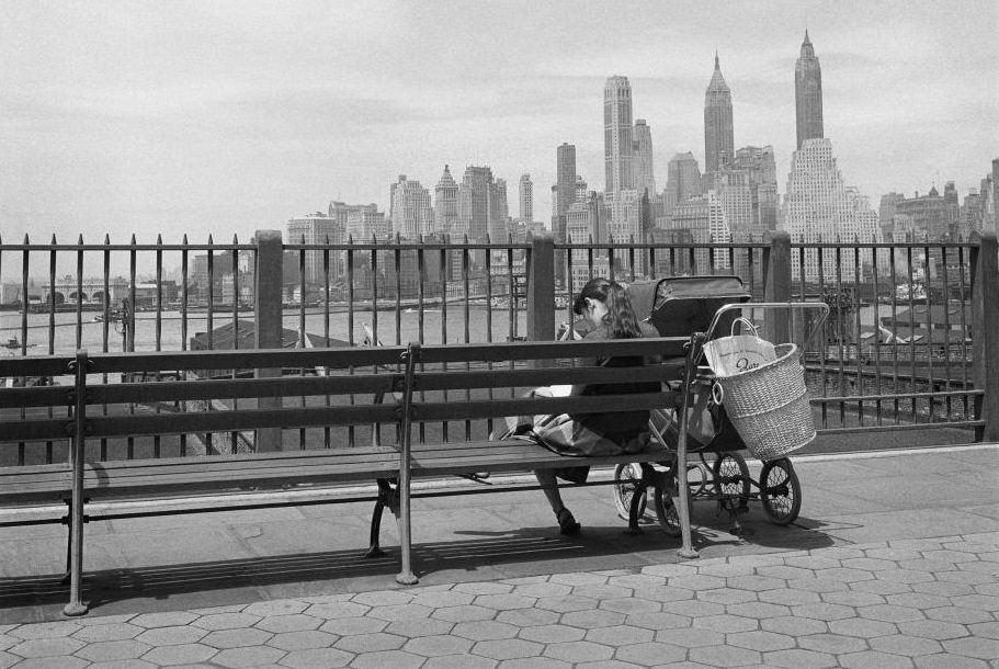 Fascinating Vintage Photos of Brooklyn Heights in 1958 that capture Street Scenes and Everyday Life