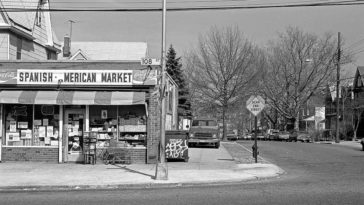 Fascinating Vintage Photos of Streets and Everyday Life of Corona, Queens in 1982