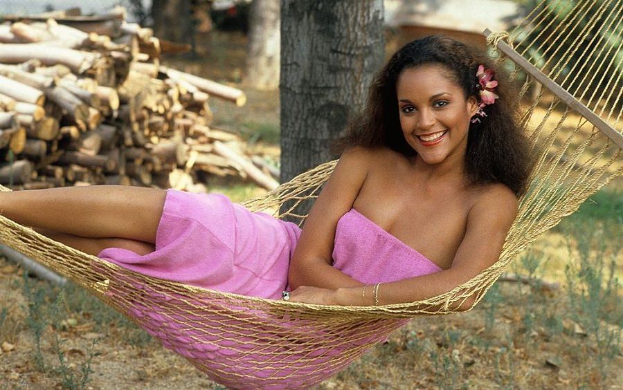 Jayne Kennedy: Life Story and Gorgeous Photos of The First African-American...