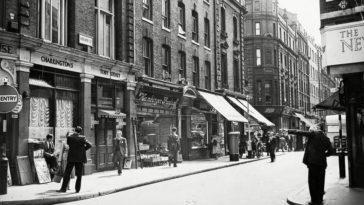 Fascinating Vintage Photos of Soho in the 1950s That Show Street Scenes and Everyday Life