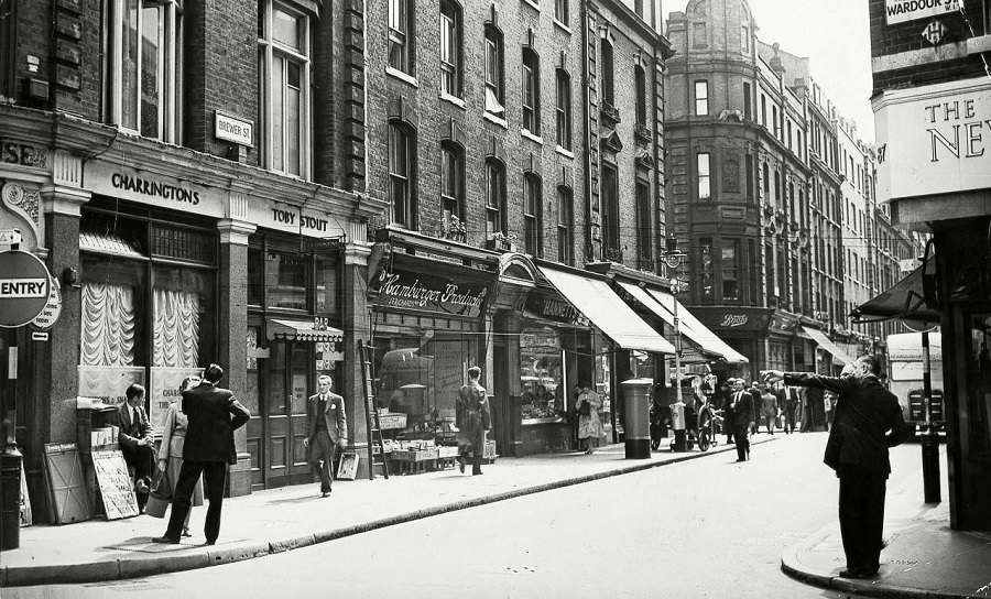 Fascinating Vintage Photos of Soho in the 1950s That Show Street Scenes and Everyday Life