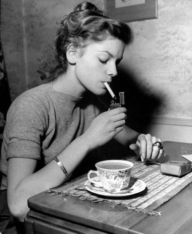 Lauren Bacall, 1945