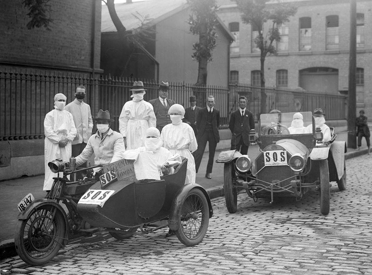 Nurses leaving Blackfriars Depot, Chippnedale NSW, Austalia, during flu epidemic, in April of 1919.
