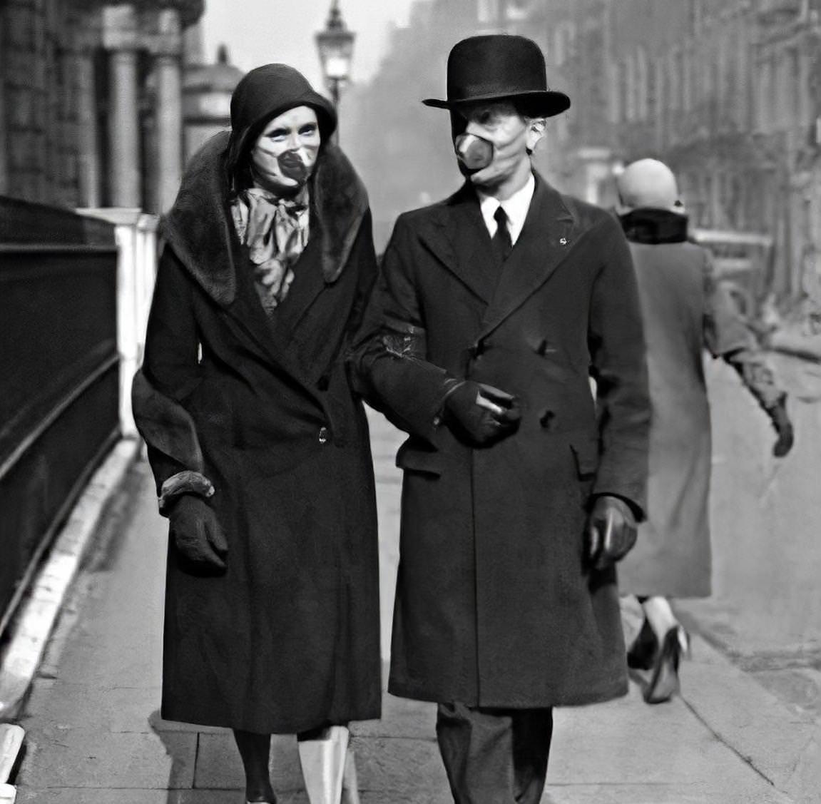 A couple wearing face masks in London, 1918.