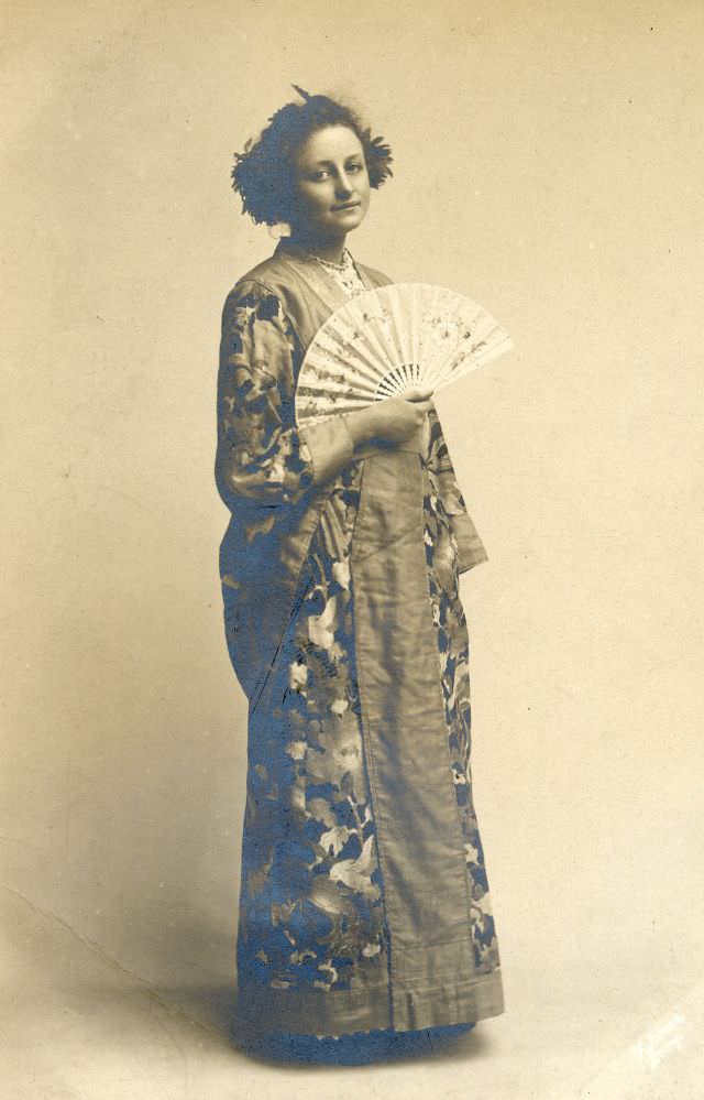 Lady in a kimono with a fan