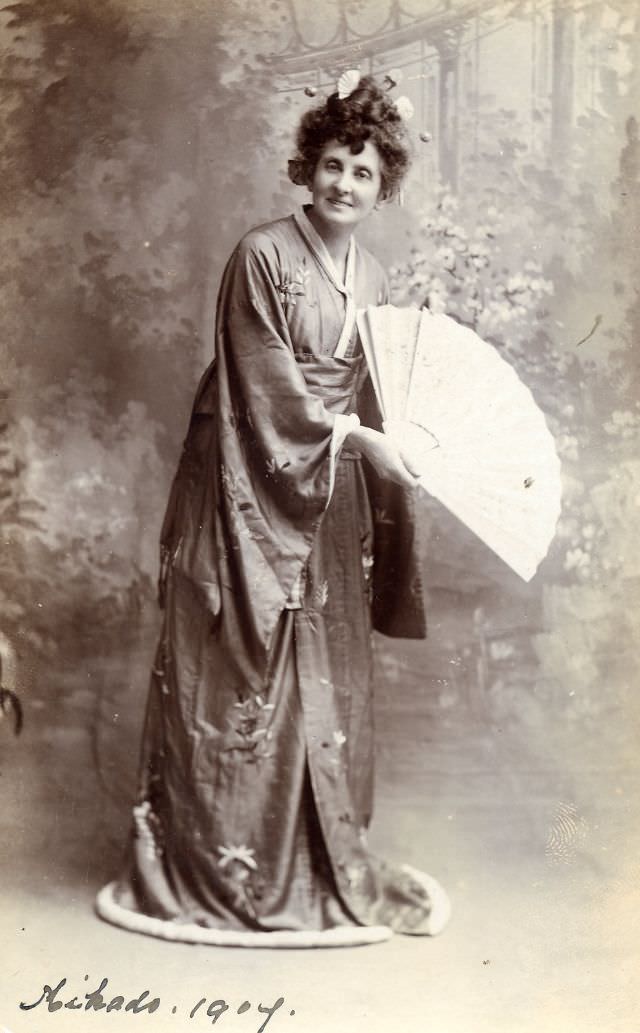 This is Alice Morris and she dressed up in a kimono to sing in the Mikado. “Mikado 1907”