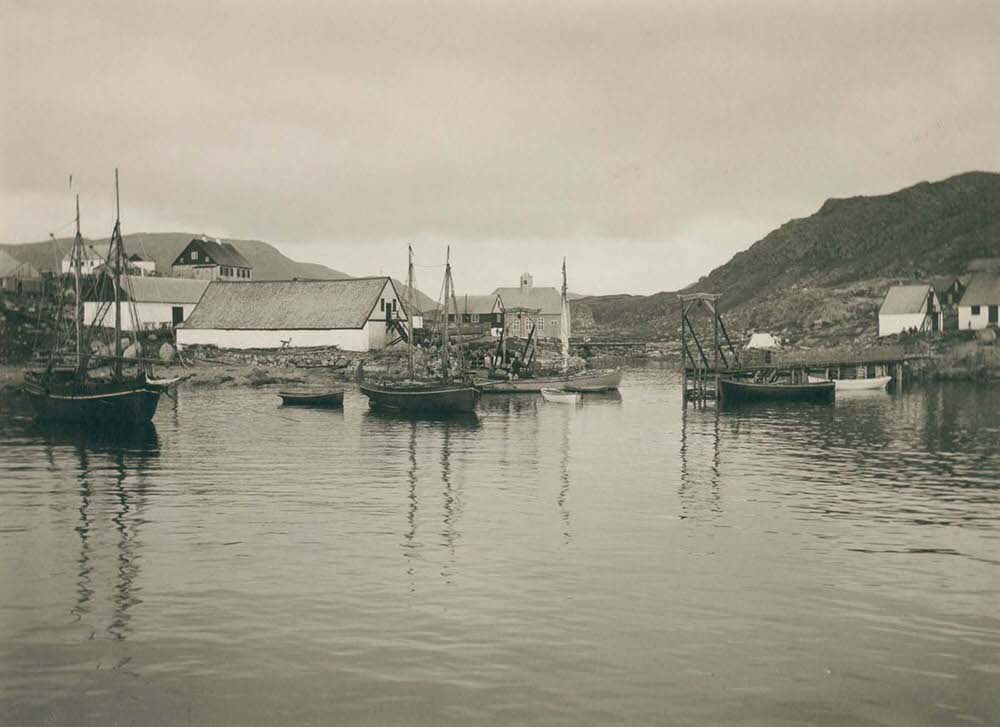 The harbor of the town of Qaqortoq, 1890s