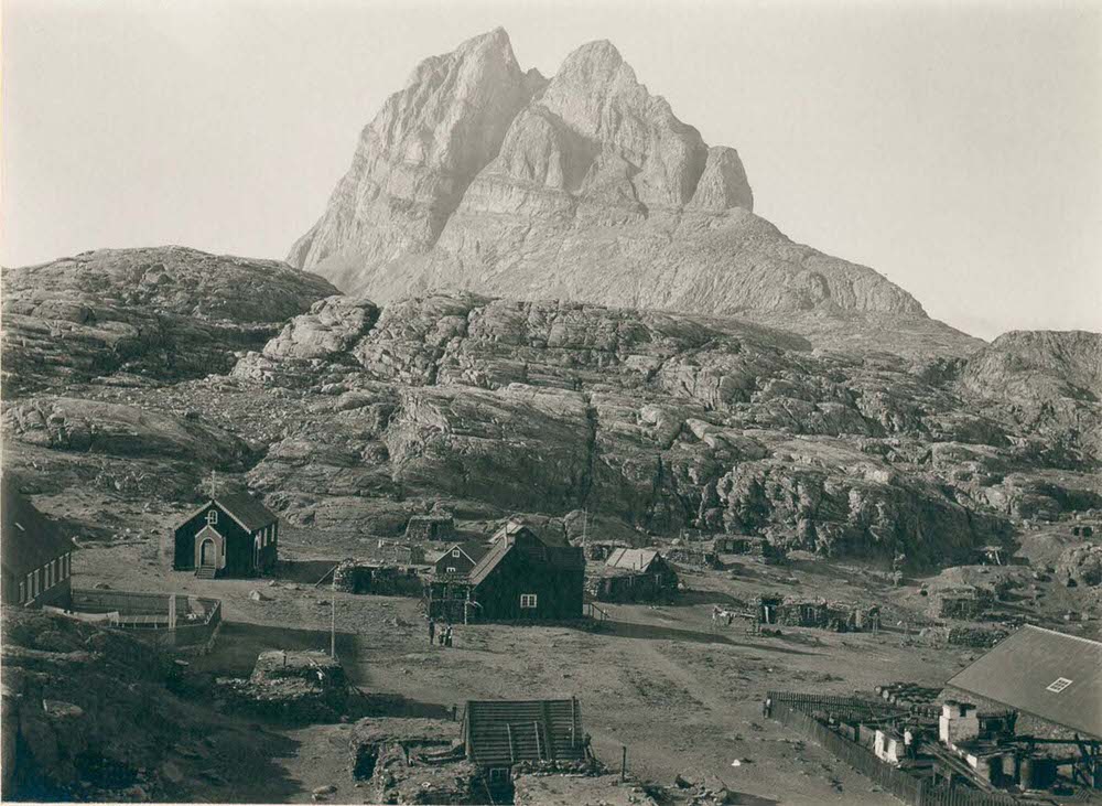 The town of Uummannaq, 1890s