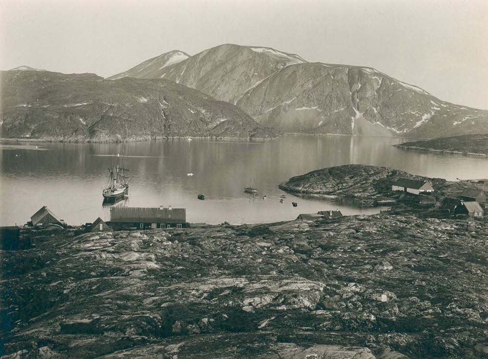 The town of Qeqertarsuaq, 1890s