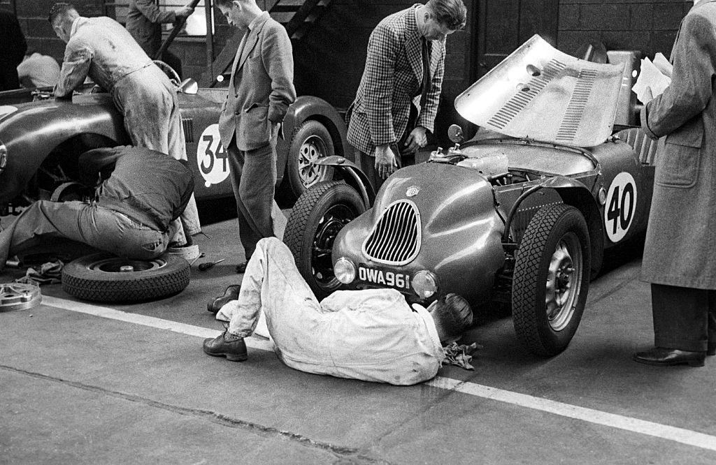 Preparation of the Jackson/Lane Lester T51 MG in a Belfast garage for the Dundrod TT, 1953.