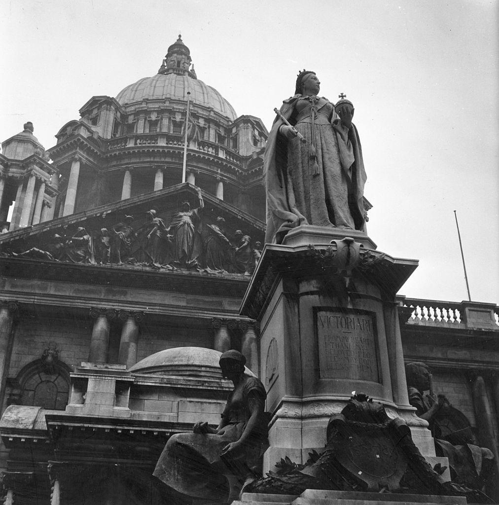 A statue of Queen Victoria outside Belfast City Hall, 1950.
