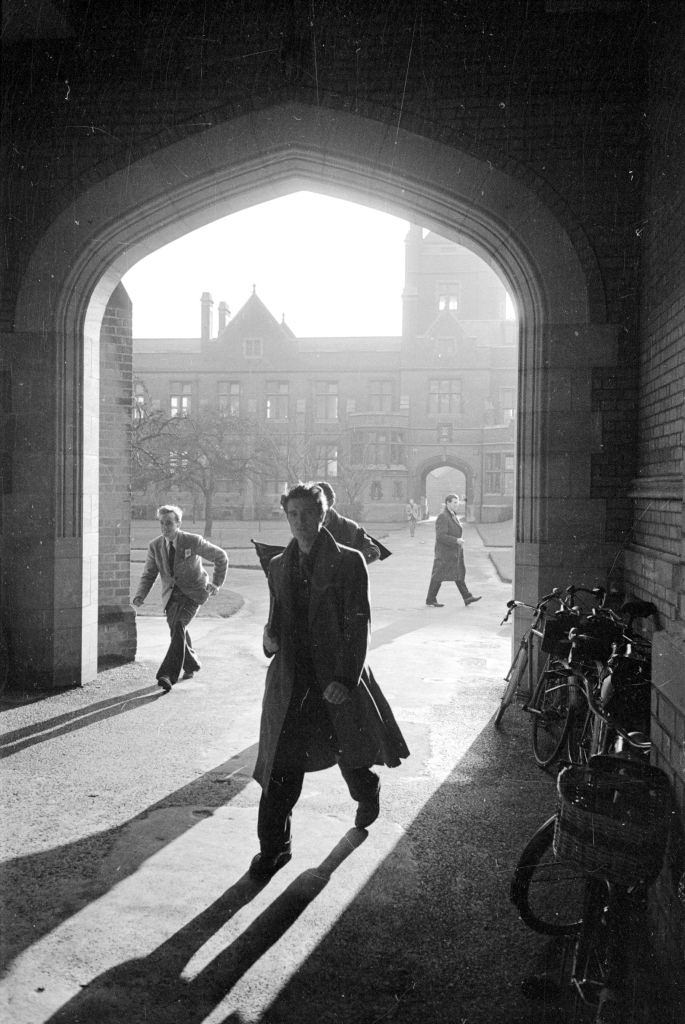 Students walking around Queen's College in Belfast, 1954.