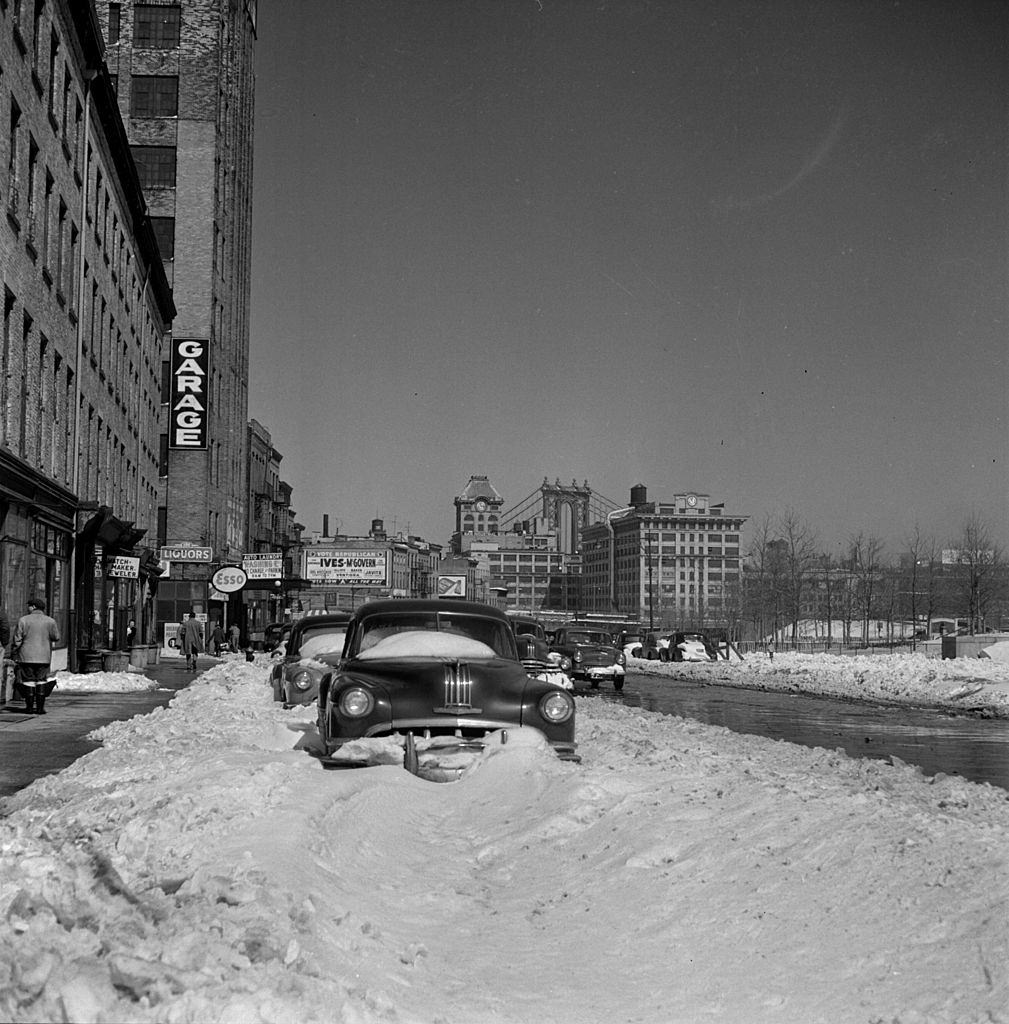 A snow-covered street of the district of Brooklyn, March 1956.
