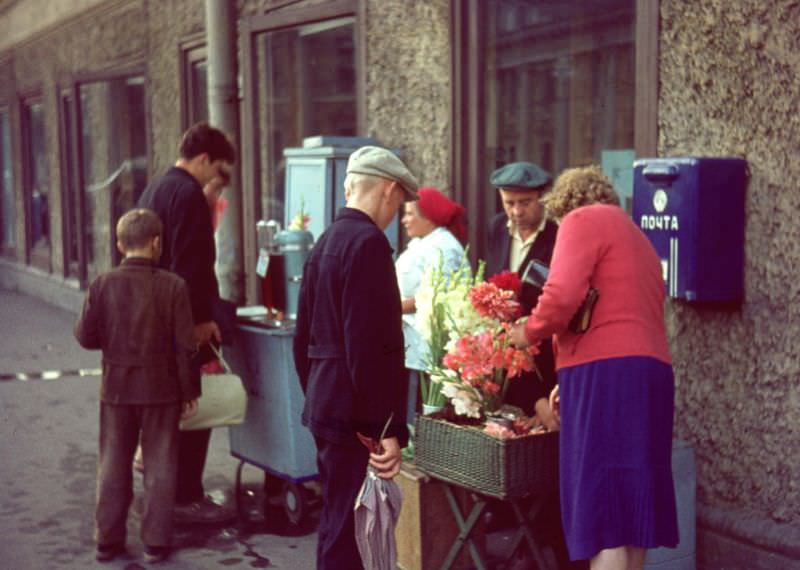 Flowers and soda on sale in Leningrad, 1963
