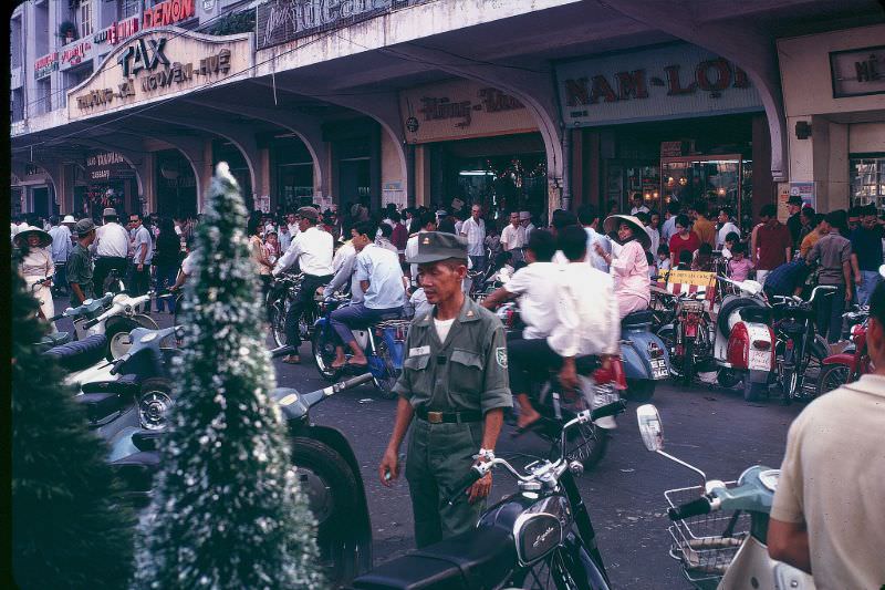 Saigon street scenes around Christmas, 1968