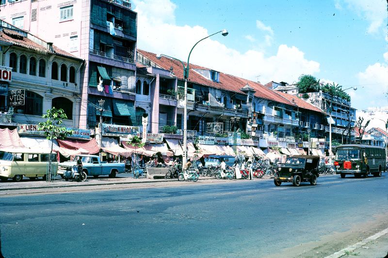 Saigon street scenes, 1968