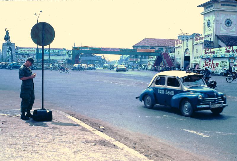 Saigon taxi, 1968