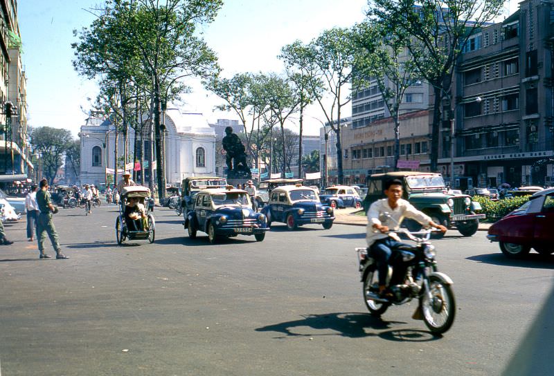 Le Loi boulevard, Lam Son square with Marines statue and far is Lower House of RVN, Saigon, 1968