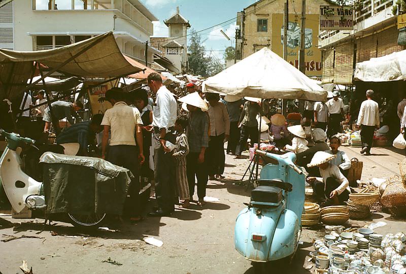 Saigon market, 1968