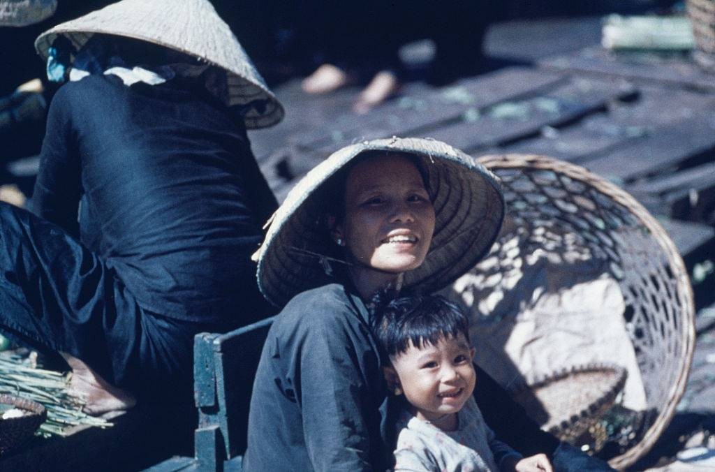 Traders at a market in Saigon, 1960.