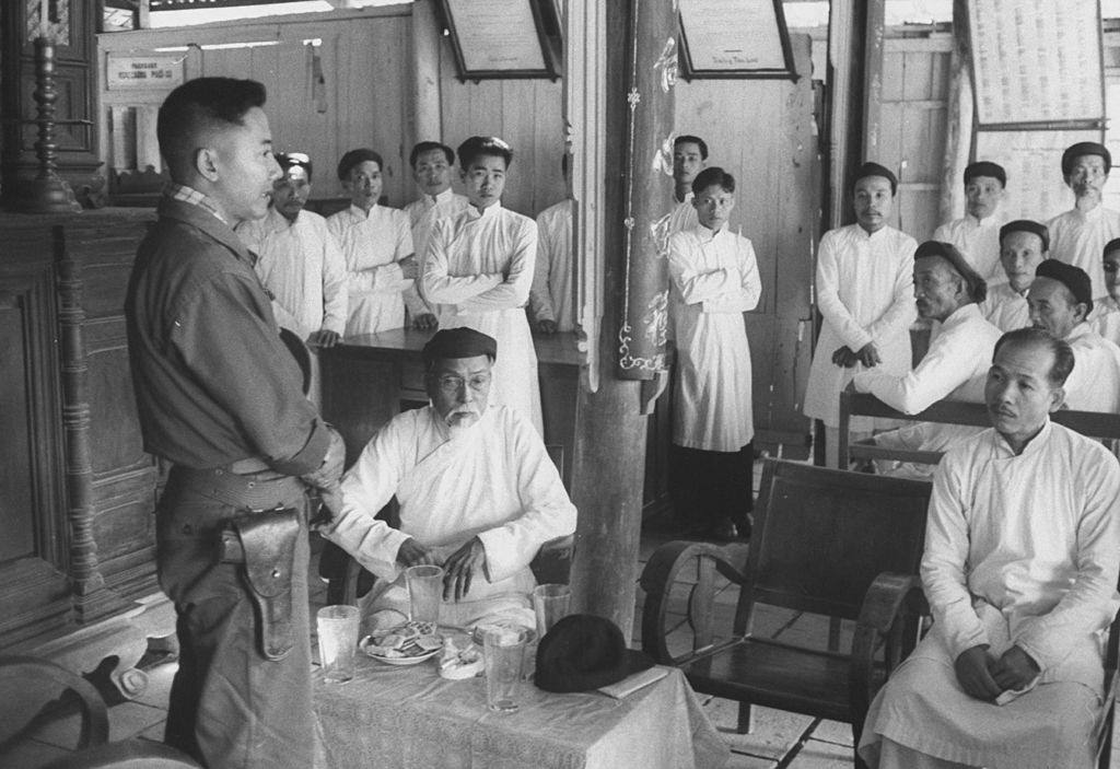 Chief of Kien Hoa province Col. Ngoc Thao Pham visting temple, 1961.