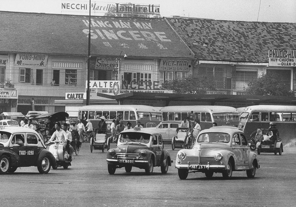 Busy street in South Vietnam city, 1961.
