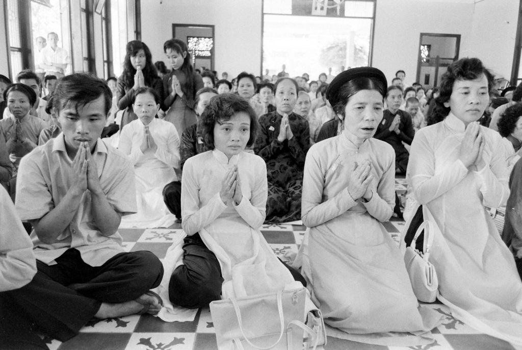 People praying for Vietnamese Buddhist monk Guang Duc, Ho Chi Minh City, June 1963