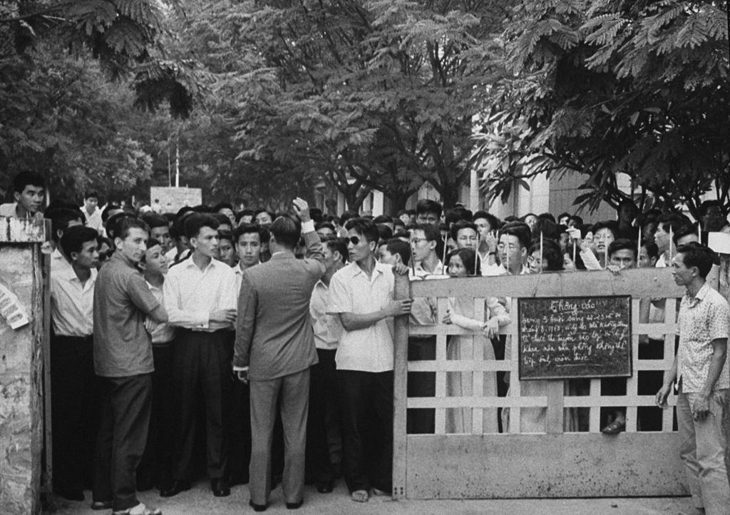 Students at the School of Sciences and Pedagogy holding a protest demonstration against the repressive measures of the Diem government, 1963.