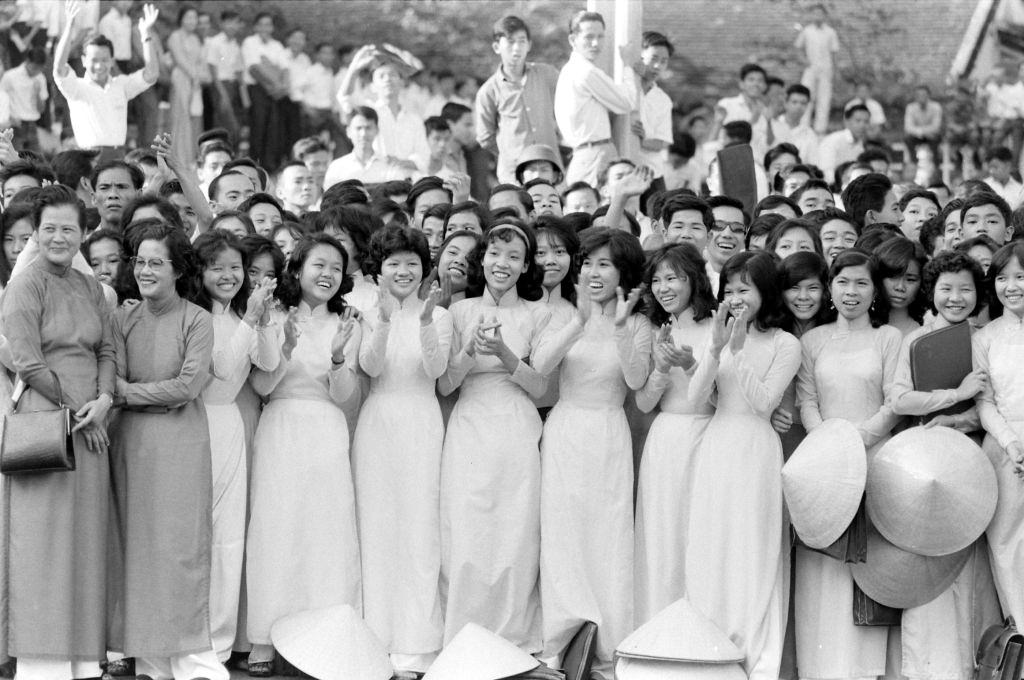 People during the deposing of President Ngo Dinh Diem in Ho Chi Minh City, 1963.