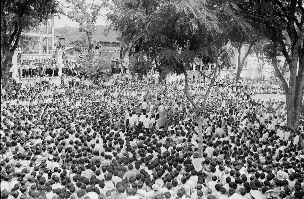 Student demonstrations in Saigon against the dictatorship of premier Nguyen Khanh, 31st August 1964.