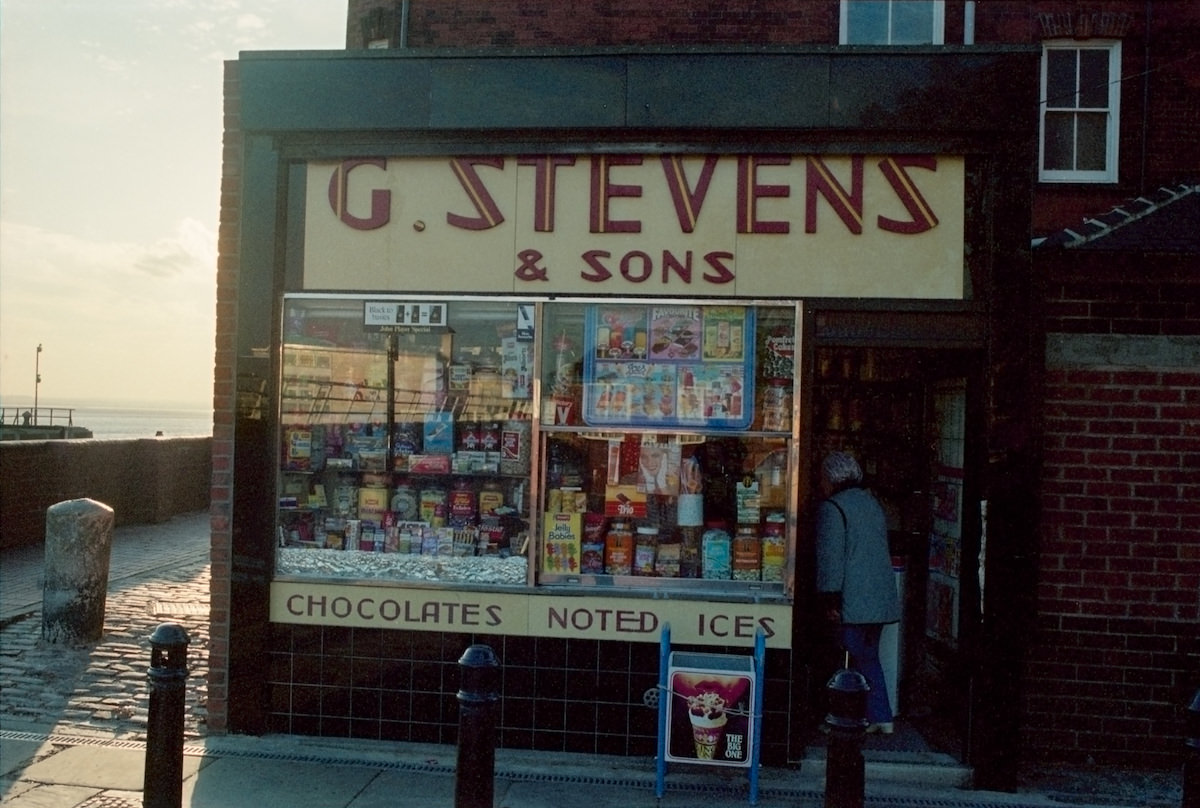 G Stevens, Pier Street, Hull 1985