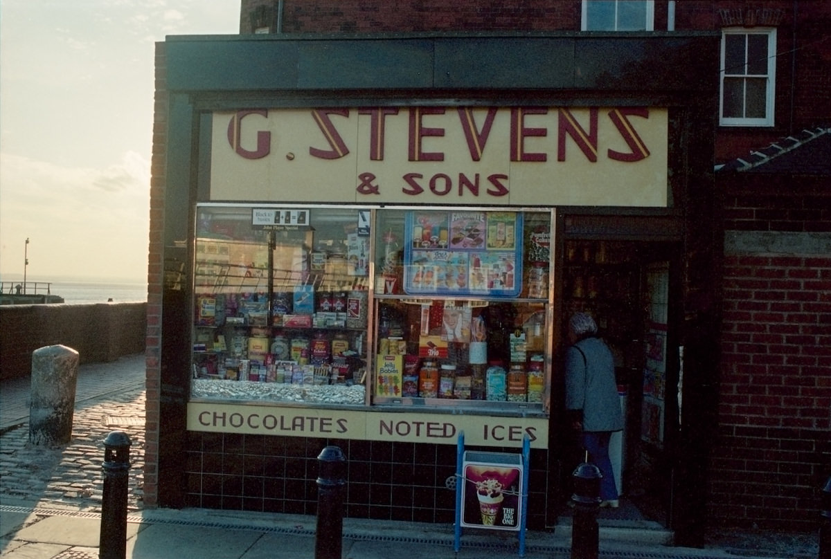 G Stevens, Pier Street, Hull 1985