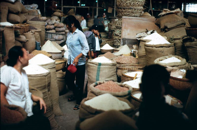 Rice market in Can Tho, 1968