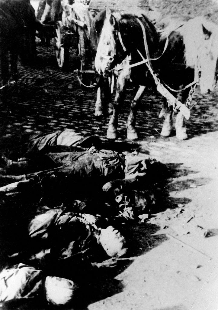 Recovering of bodies in the central city, 1945.