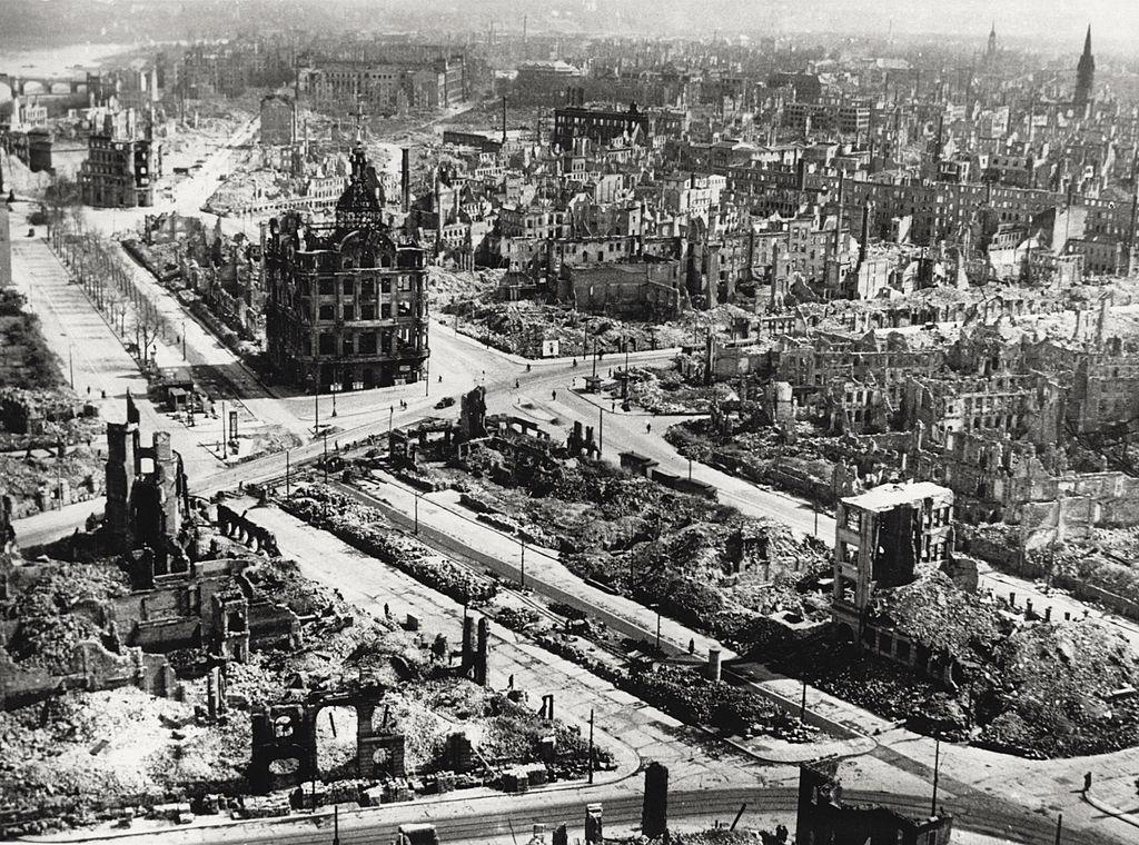 Dresden city centre, the area around Pirnaischer Platz, 1945.