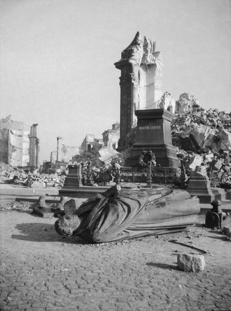 The destroyed Luther memorial in front of the ruins of the Dresden Frauenkirche in Dresden, 1945.