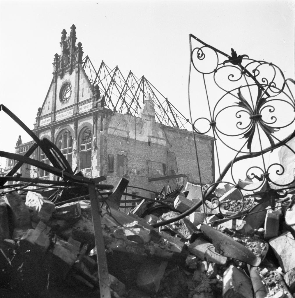 The ruins of the Vitzthumsch High School in the Josephinenstraße in Dresden.